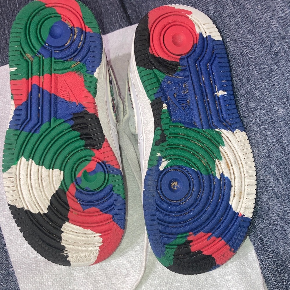 Nike Kids White Sneakers with Multicolor Accents - Picture 4 of 4